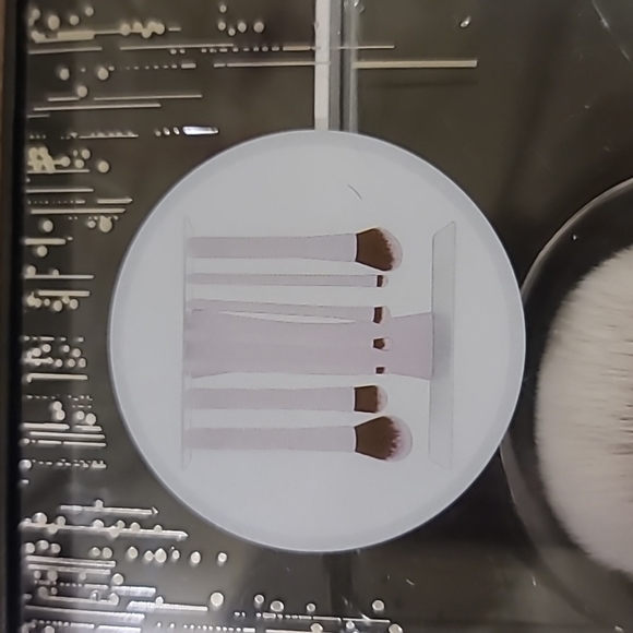 ❤️‍🔥HP❤️‍🔥Magic magnet 8 piece brush set with stand - Picture 3 of 3